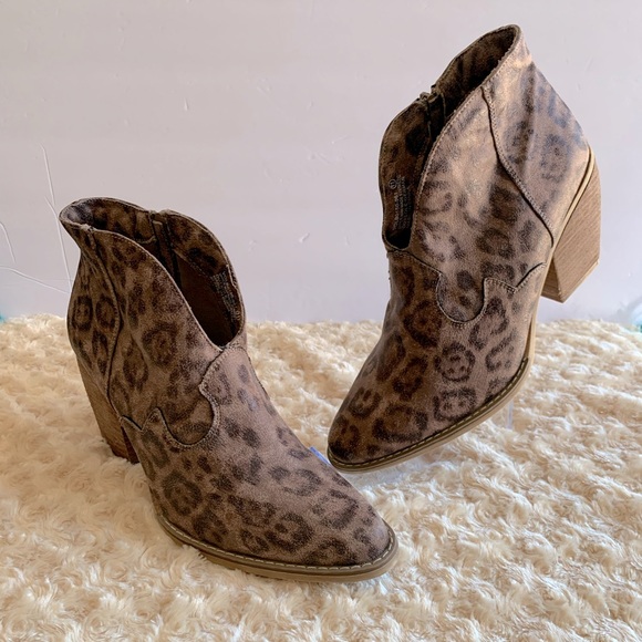 Very G Shoes - Very G Leopard Print Side Zipper Block Heel Twinkle Ankle Boots Size 11